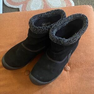 Eddie Bauer Black Suede Winter Boots with Plush Trim